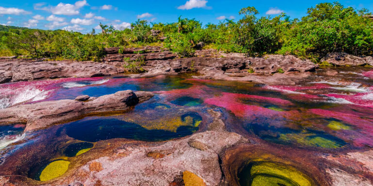 Travesía por el Río de los Siete Colores
